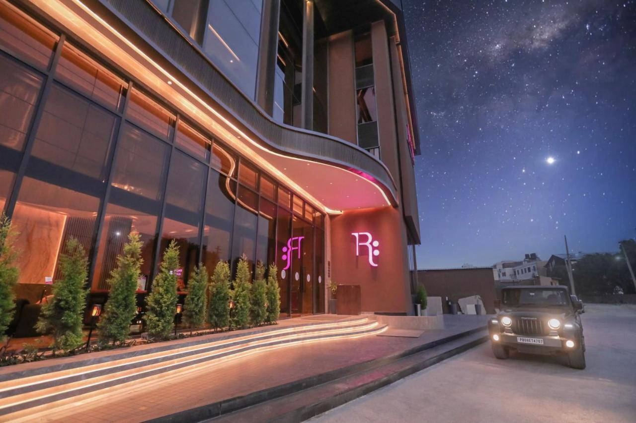 Regenta Place Verka Амритсар Екстериор снимка