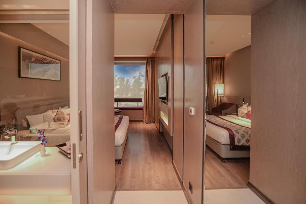 Regenta Place Verka Амритсар Екстериор снимка