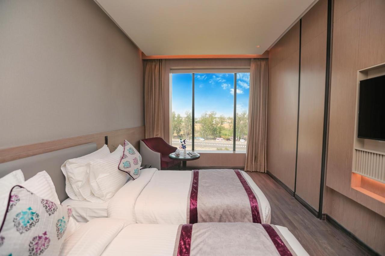Regenta Place Verka Амритсар Екстериор снимка
