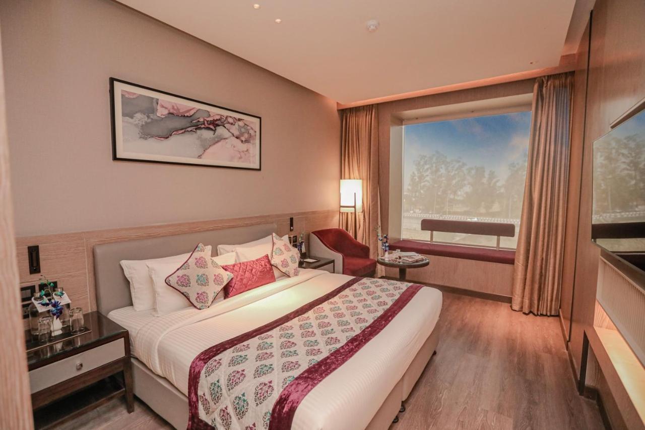 Regenta Place Verka Амритсар Екстериор снимка