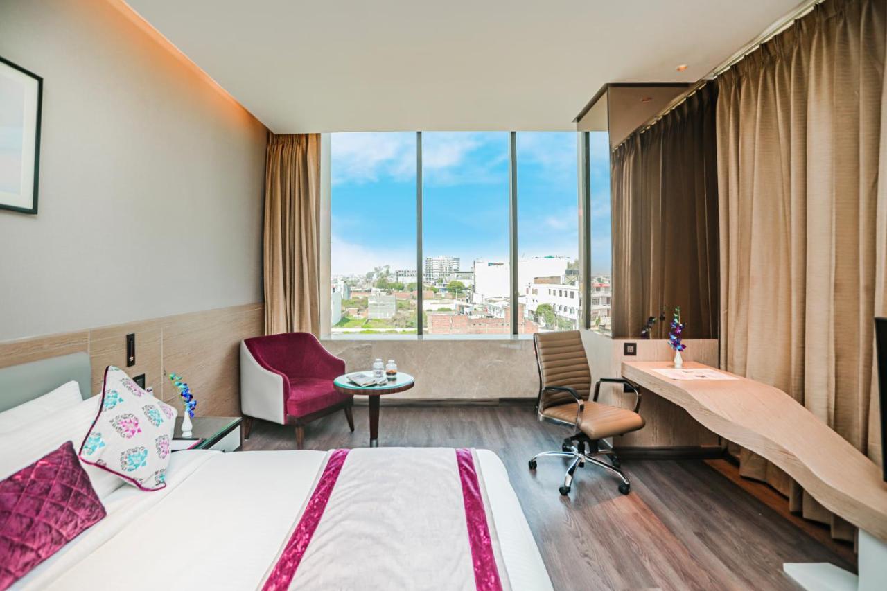 Regenta Place Verka Амритсар Екстериор снимка